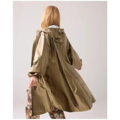 Abrigo Impermeable Metálico Oversized