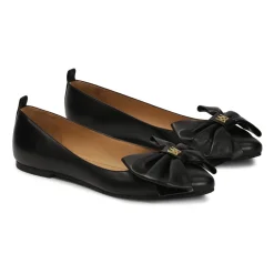 Bailarinas negras con lazos grandes