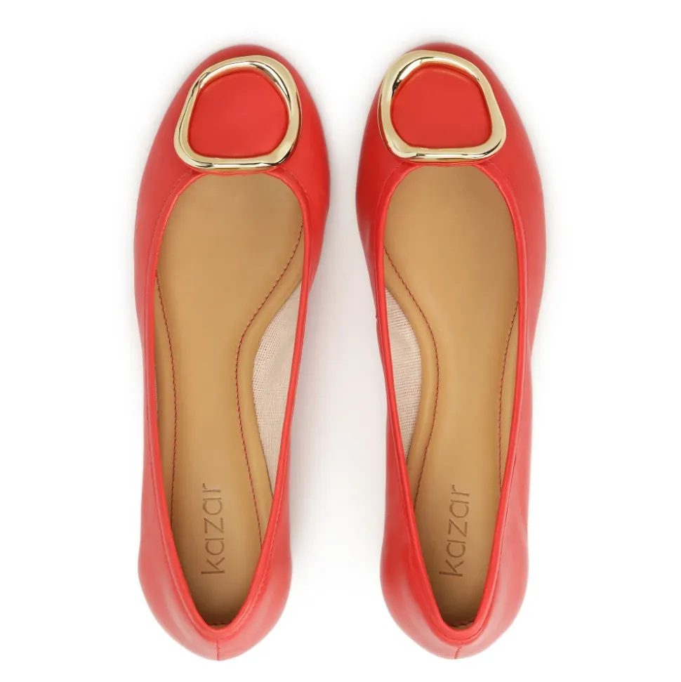 Bailarinas rojas de cuero con detalles metálicos