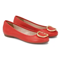 Bailarinas rojas de cuero con detalles metálicos