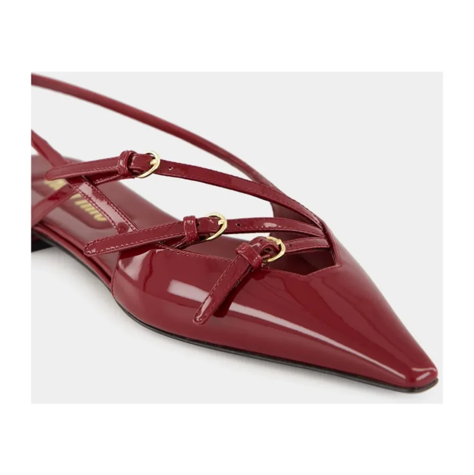 Bailarinas slingback de charol con hebillas