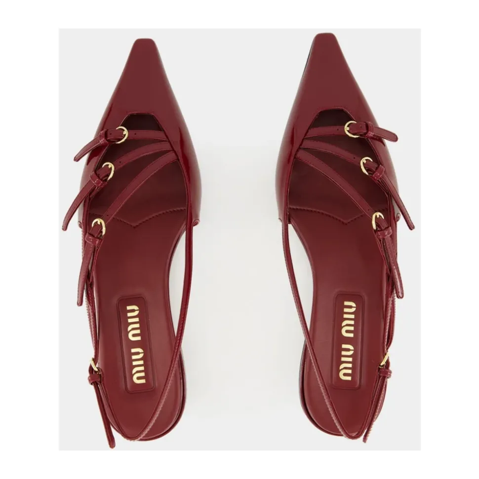 Bailarinas slingback de charol con hebillas