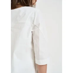 Blusa con Cuello Redondo