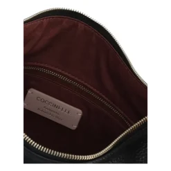 Bolso de hombro de cuero negro con asa