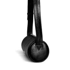 Bolso de Hombro Negro con Logo Plaque