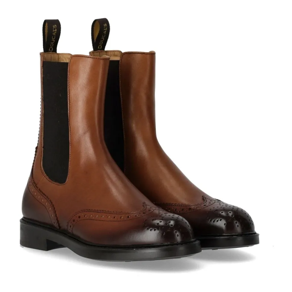 Bota Chelsea marrón con detalles brogue