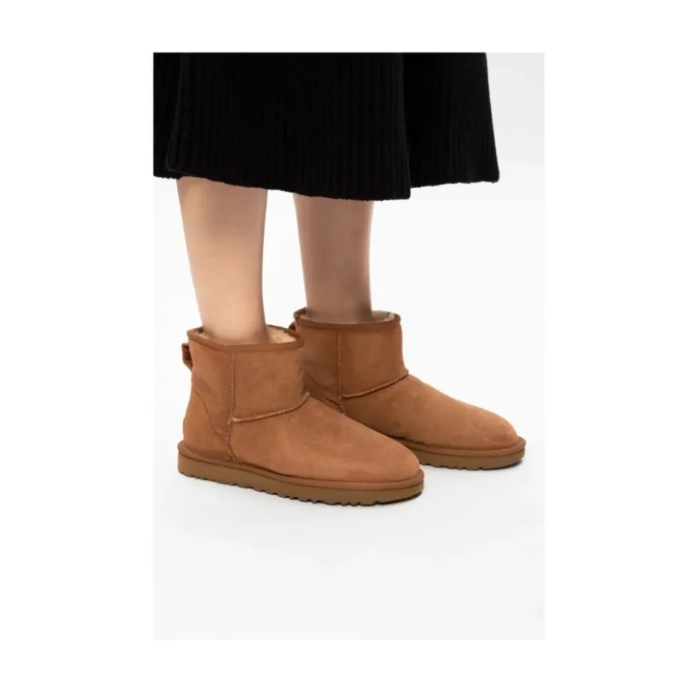 Botas Classic Mini II Chestnut