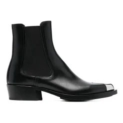 Botas de cuero con detalles dorados