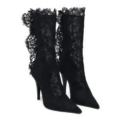 Botas negras con suela de cuero