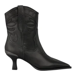 Botines bordados en el tobillo