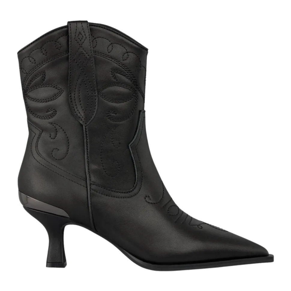 Botines bordados en el tobillo