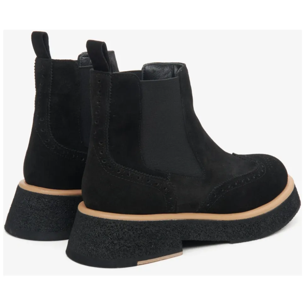 Botines negros de ante con detalles marrones