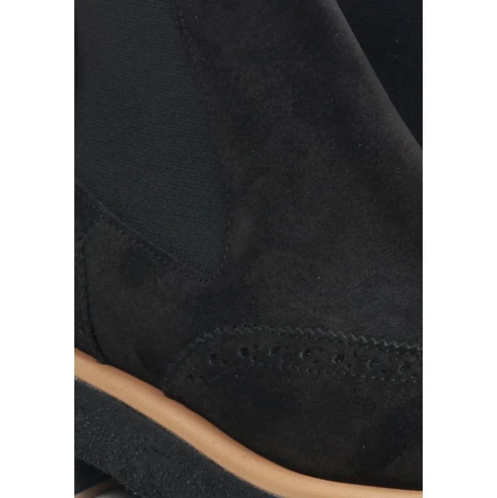 Botines negros de ante con detalles marrones