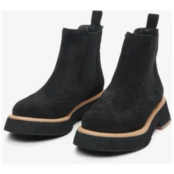 Botines negros de ante con detalles marrones