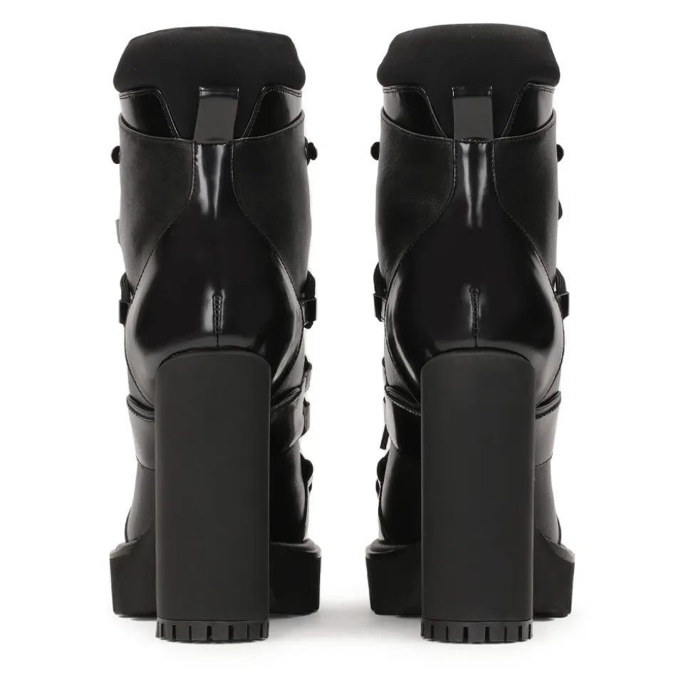 Botines Vanguardistas con Cordones Decorativos.Este producto tallaje pequeño.