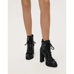 Botines Vanguardistas con Cordones Decorativos.Este producto tallaje pequeño.
