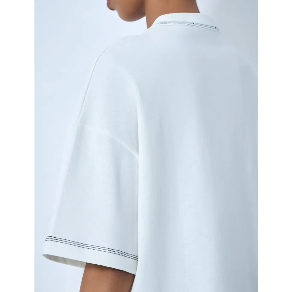 Camiseta Boxy con Logo Bordado