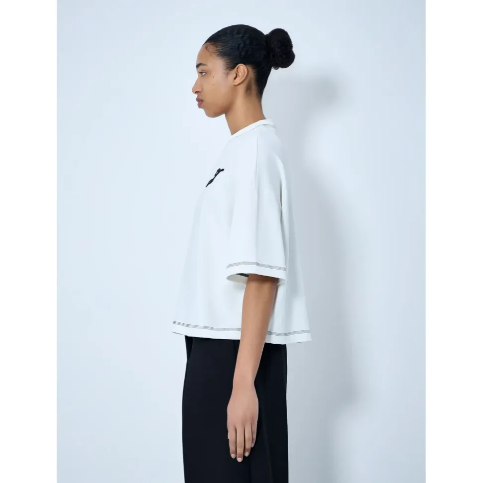 Camiseta Boxy con Logo Bordado