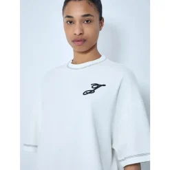 Camiseta Boxy con Logo Bordado