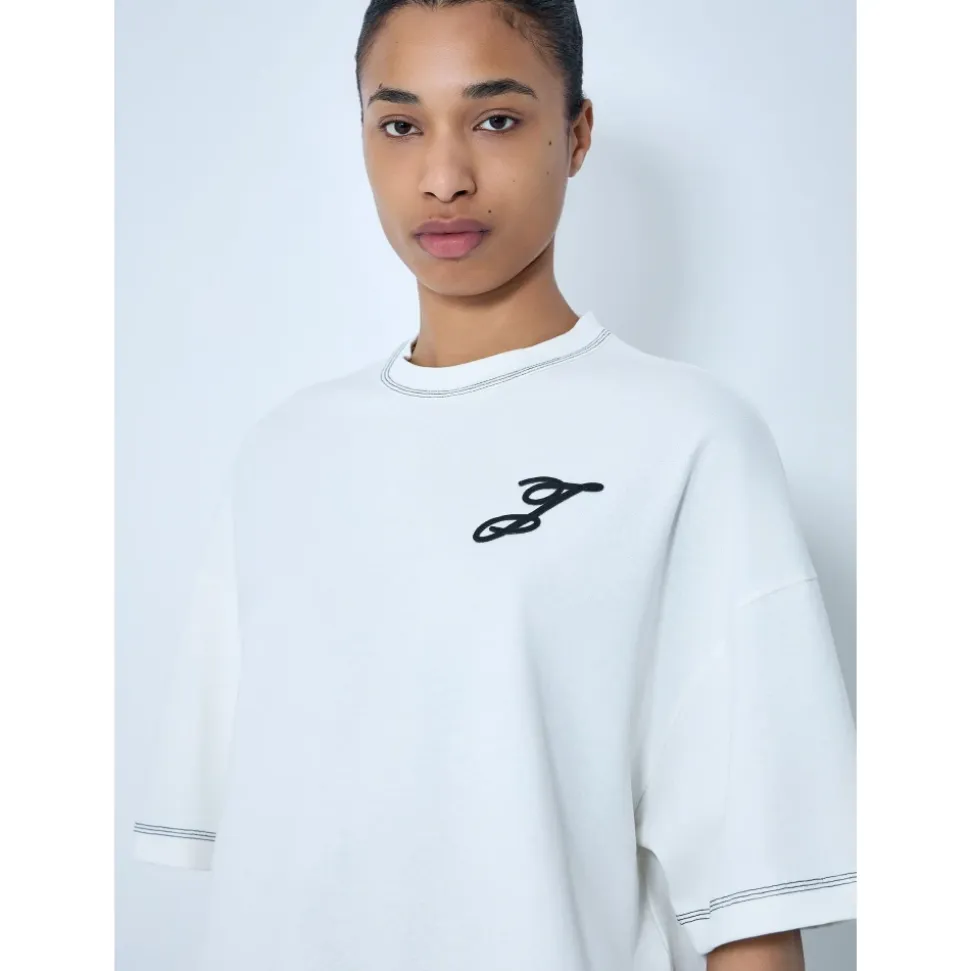 Camiseta Boxy con Logo Bordado
