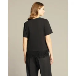 Camiseta con borde de flecos