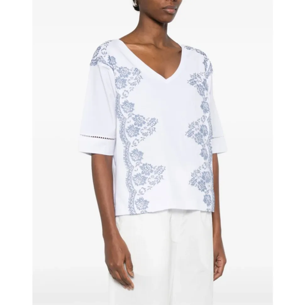 Camiseta con cuello en V y calados