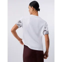 Camiseta con estampado y bordado