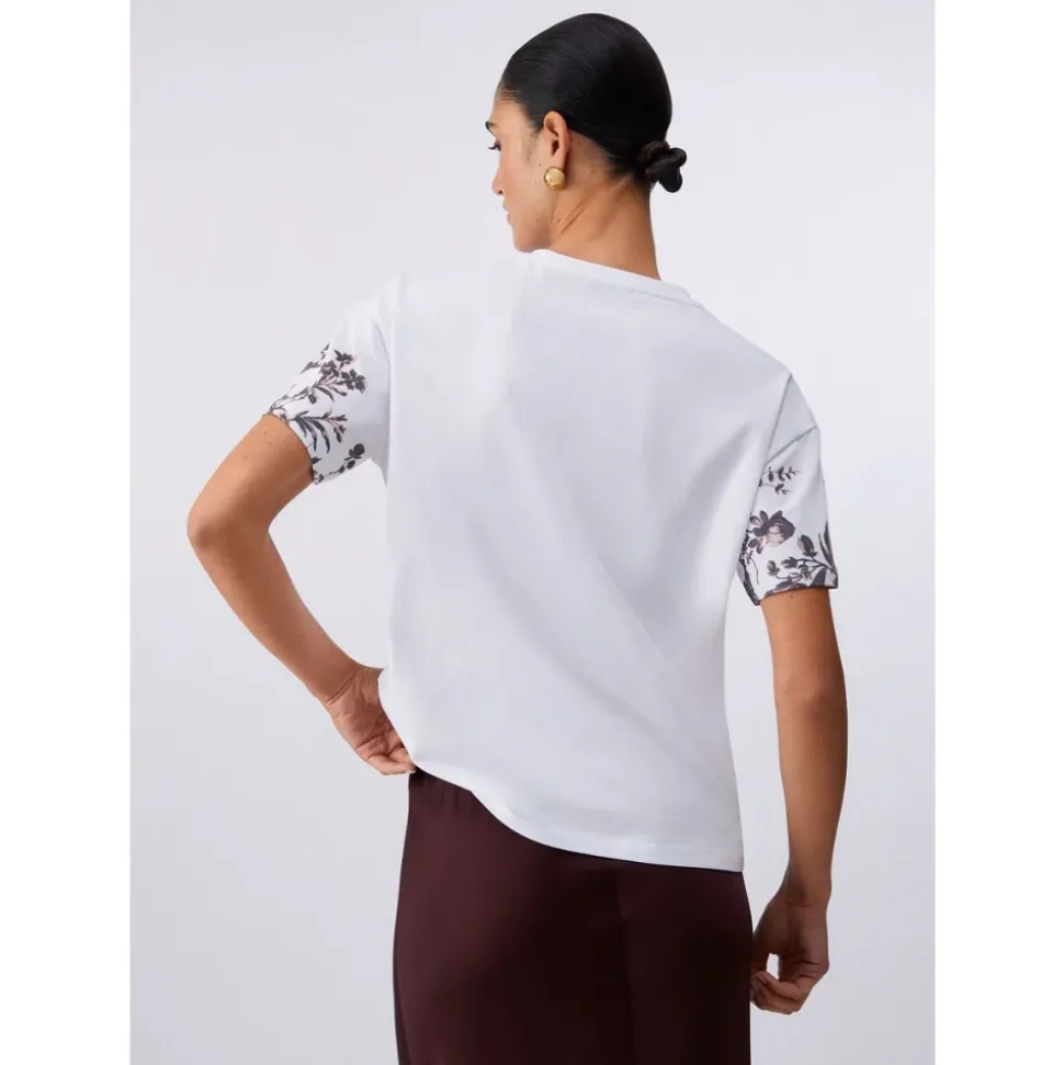 Camiseta con estampado y bordado