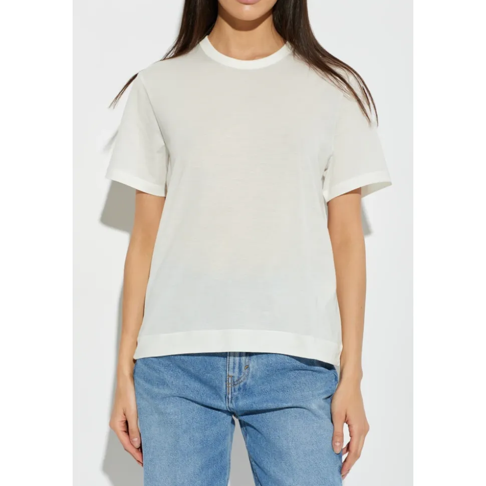 Camiseta de Cuello Redondo de Corte Clásico