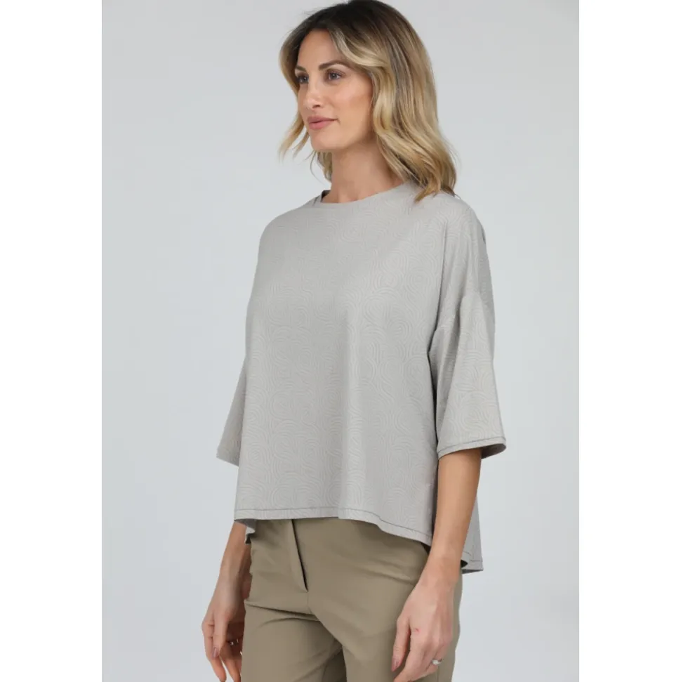 Camiseta elegante para looks versátiles