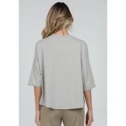 Camiseta elegante para looks versátiles
