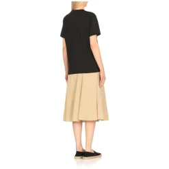Camiseta Negra con Logo de Flor