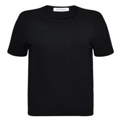 Camiseta negra con mangas cortas
