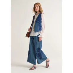 Chaleco Ikat sobre Chambray