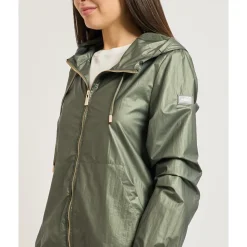 Chaqueta con capucha