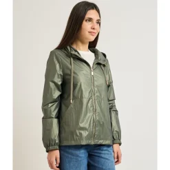 Chaqueta con capucha
