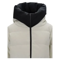 Chaqueta Corta de Plumas con Cuello Alto