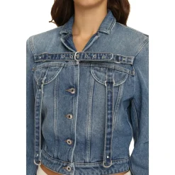 Chaqueta vaquera corta con hombreras