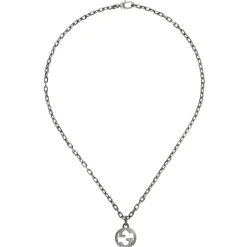 Collar con colgante entrelazado
