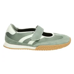Cozad Sneaker