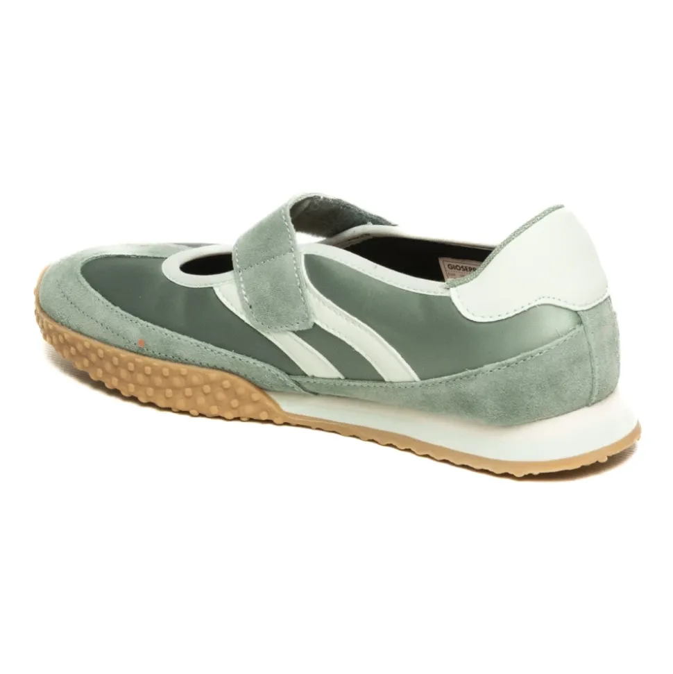 Cozad Sneaker
