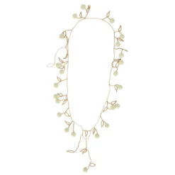 Elegante collar beige con colgantes y cuentas en forma de hoja.