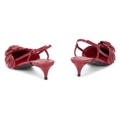 Elegante slingback puntiagudo con tacón de gatito