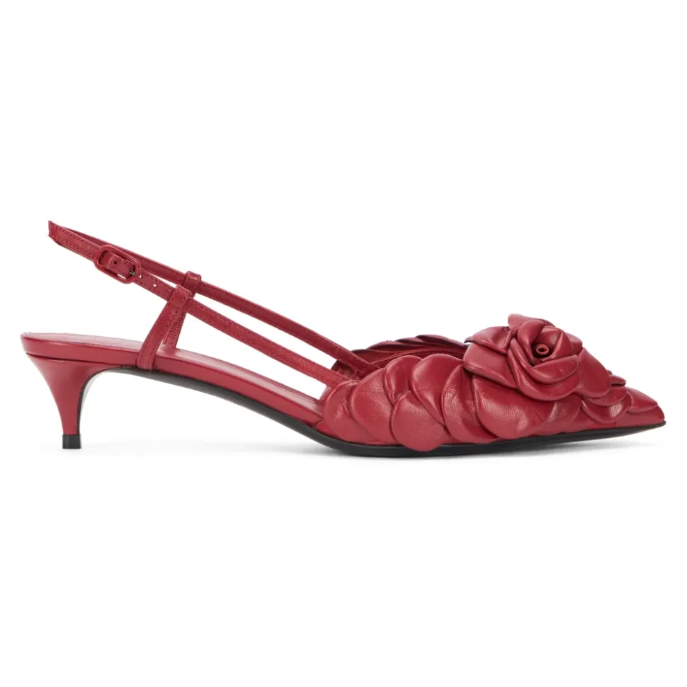 Elegante slingback puntiagudo con tacón de gatito