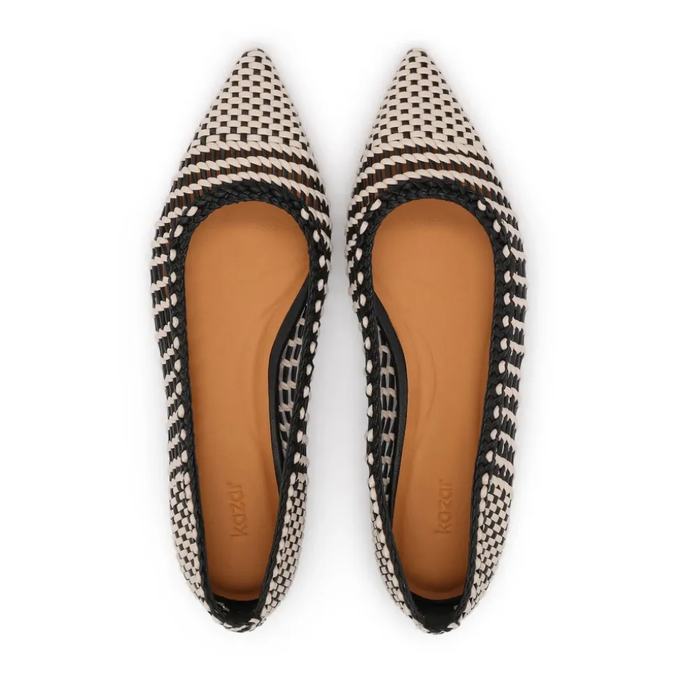 Elegantes zapatos de salón de piel entrelazada