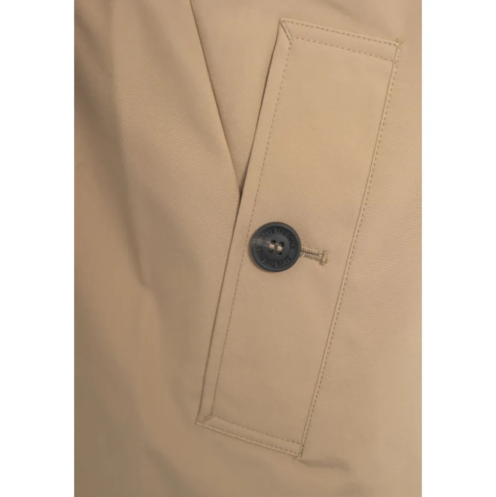 Gabardina Acampanada con Detalles de Logotipo