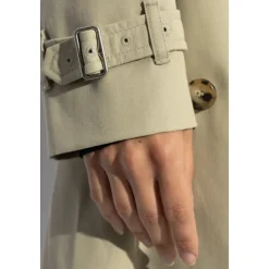 Gabardina con cinturón