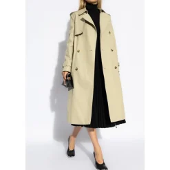 Gabardina con cinturón