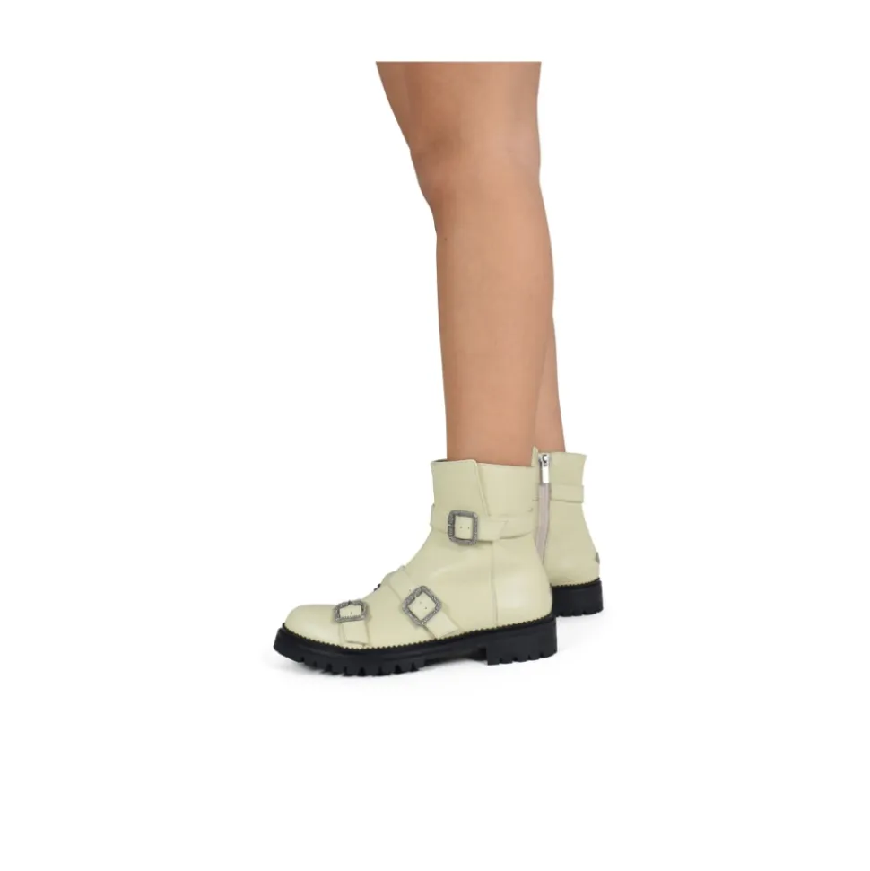 Hank Flat Boots