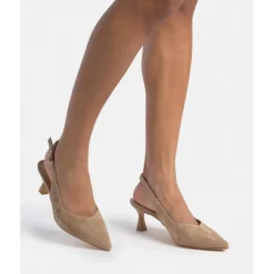 Kitten heeled shoes